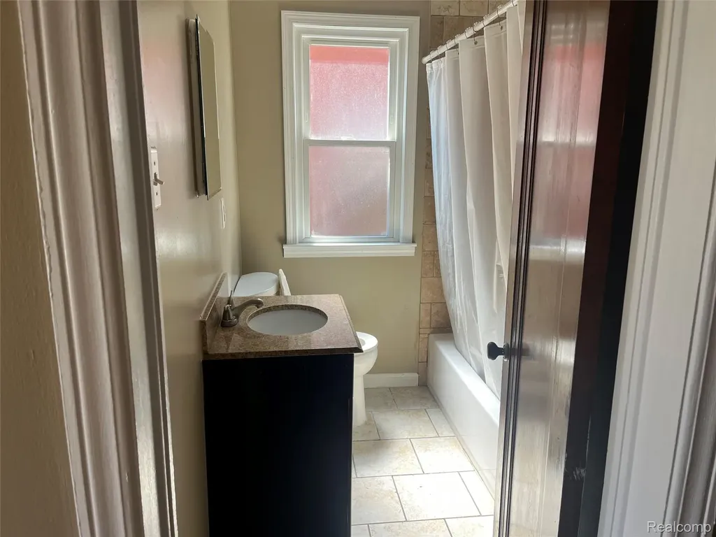 1410 Mayflower Avenue Lincoln Park City MI 48146