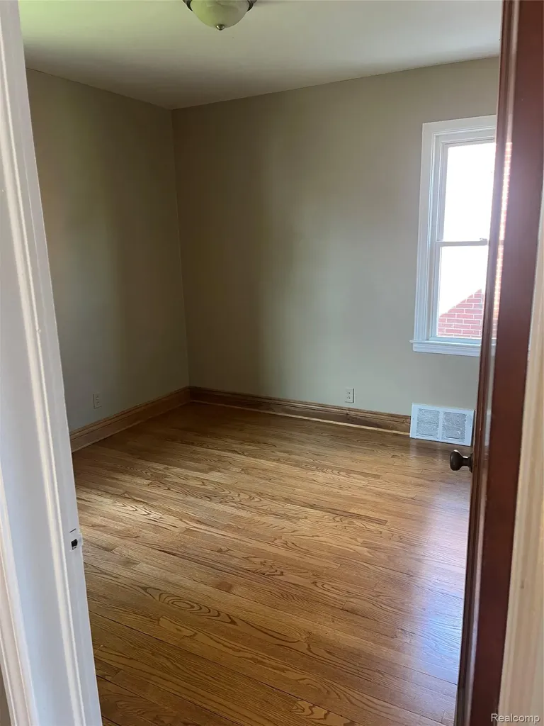 1410 Mayflower Avenue Lincoln Park City MI 48146
