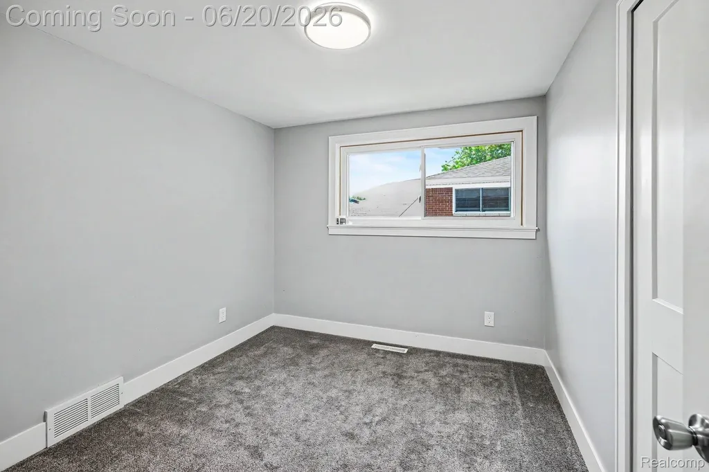 30831 Ridgefield Avenue Warren City MI 48088