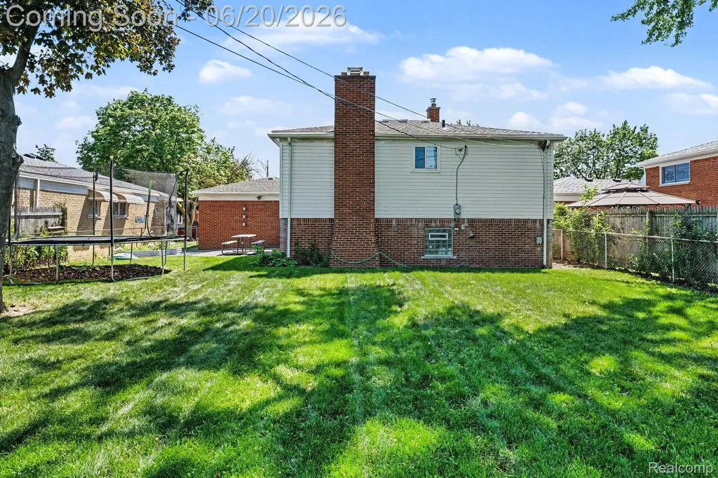 30831 Ridgefield Avenue Warren City MI 48088