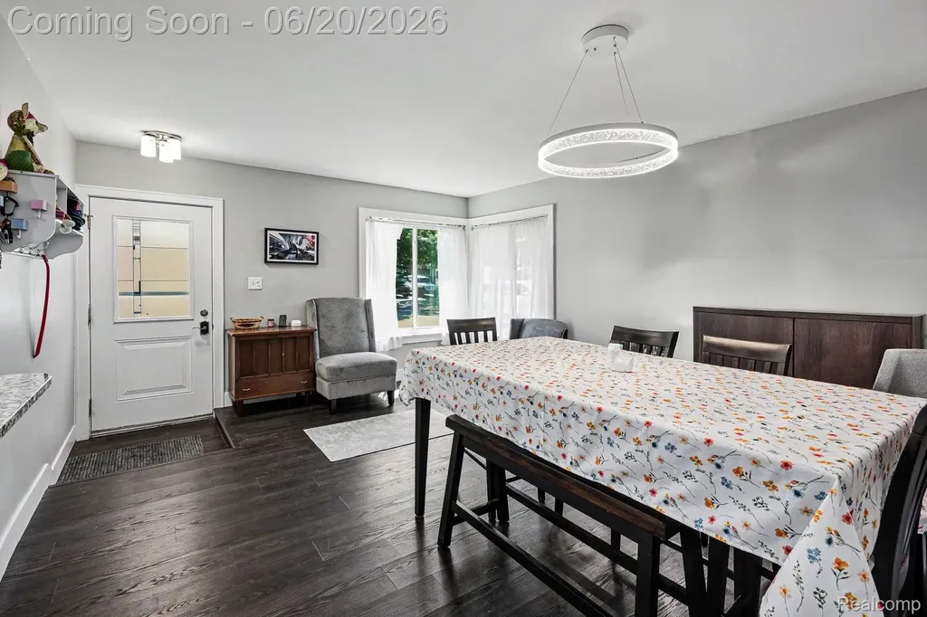 30831 Ridgefield Avenue Warren City MI 48088