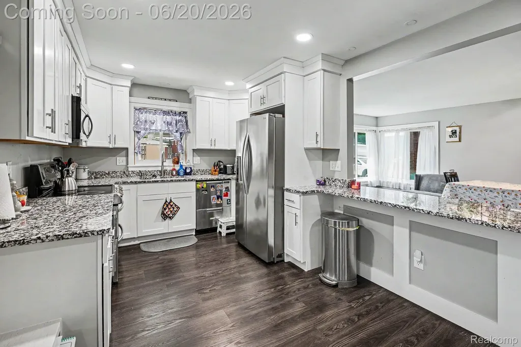 30831 Ridgefield Avenue Warren City MI 48088