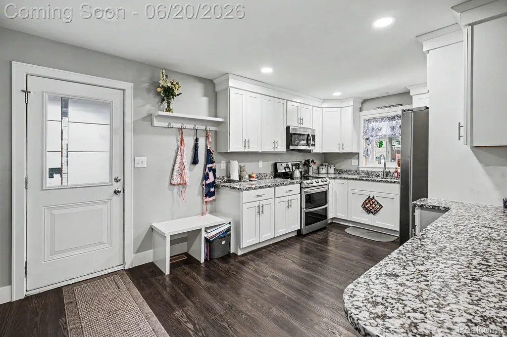 30831 Ridgefield Avenue Warren City MI 48088