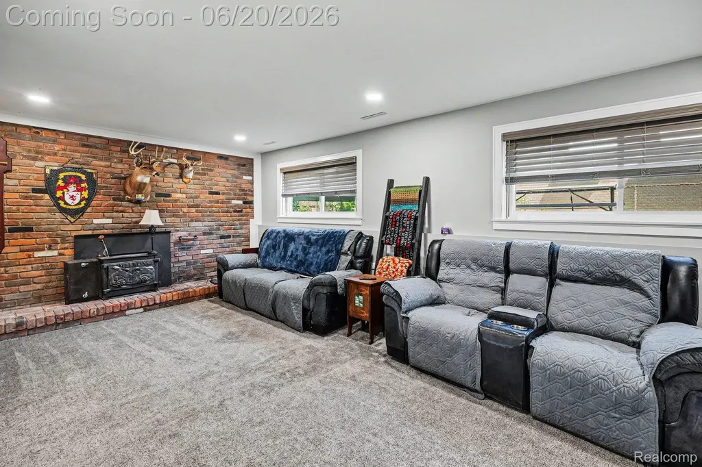 30831 Ridgefield Avenue Warren City MI 48088