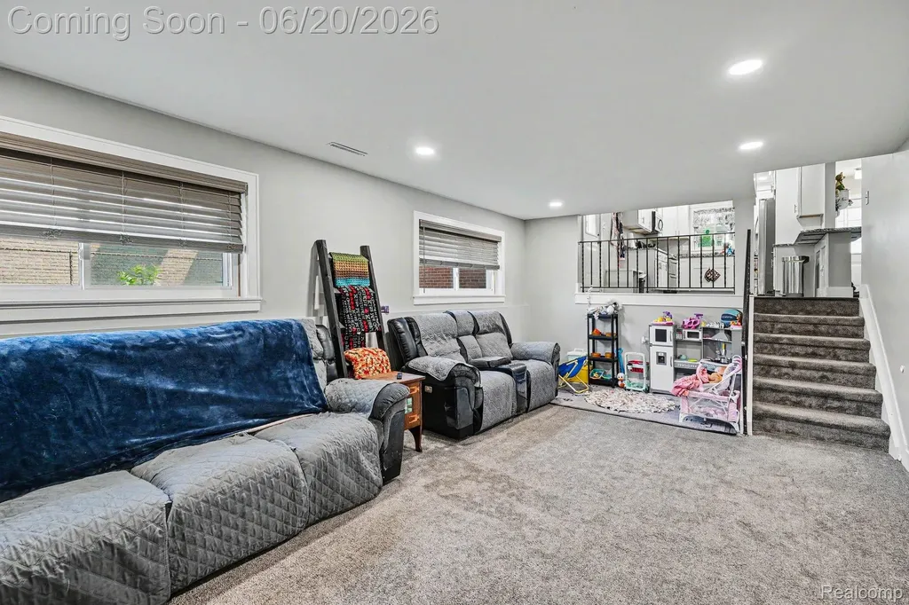 30831 Ridgefield Avenue Warren City MI 48088
