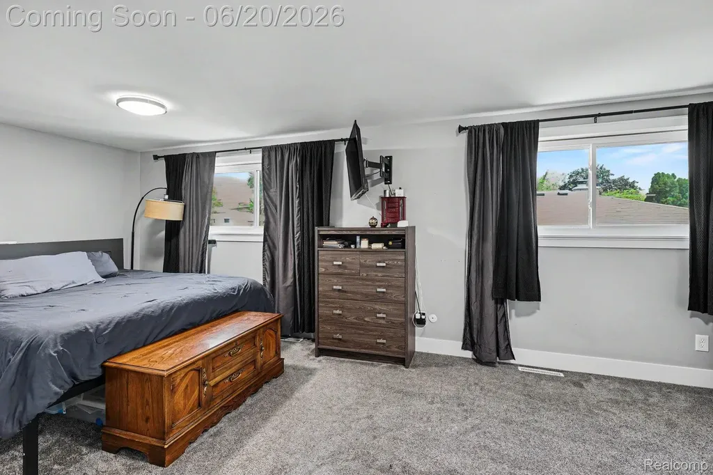 30831 Ridgefield Avenue Warren City MI 48088