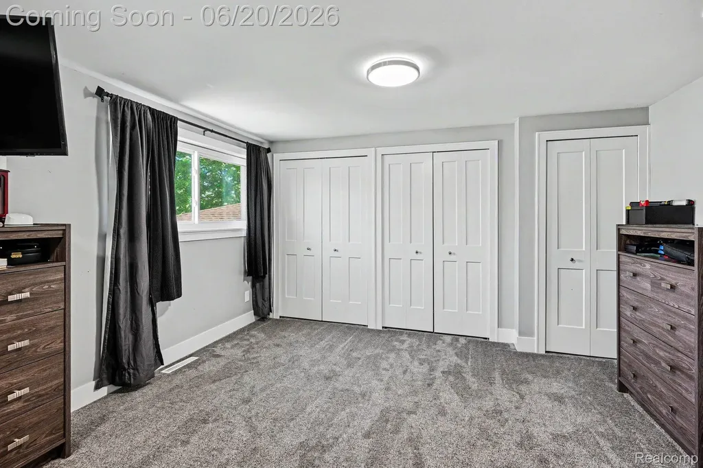 30831 Ridgefield Avenue Warren City MI 48088