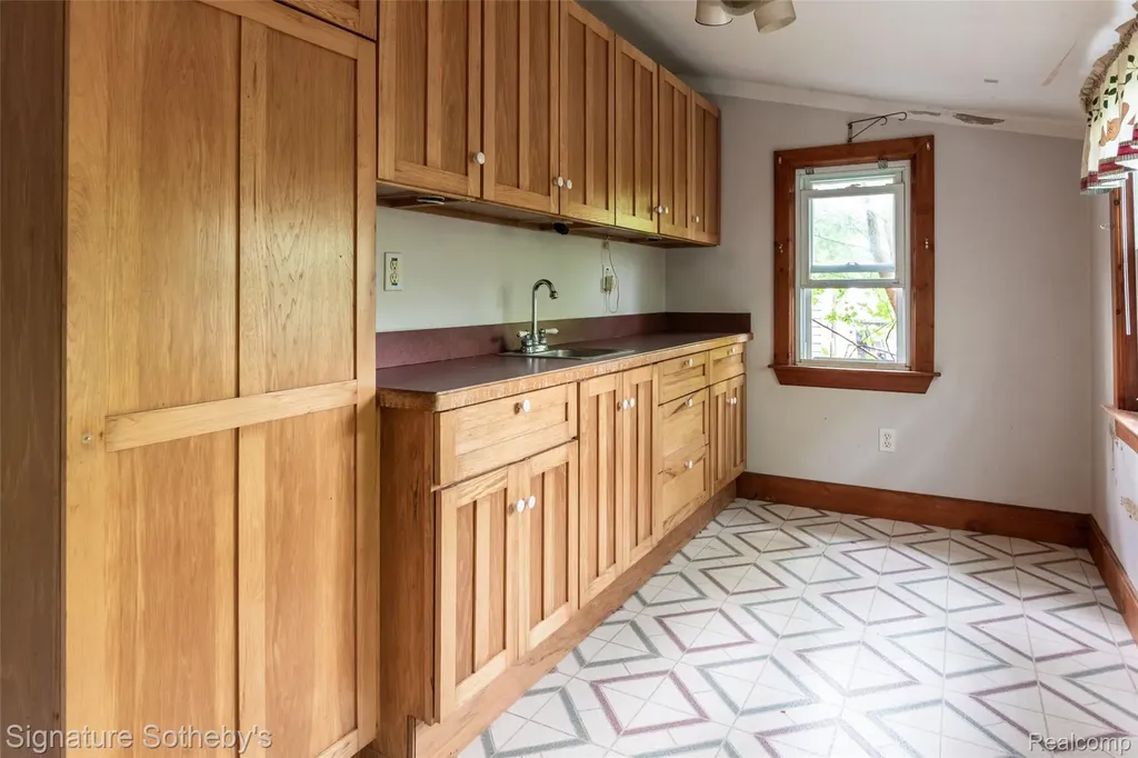 63 E Rockwood Street Ecorse City MI 48229