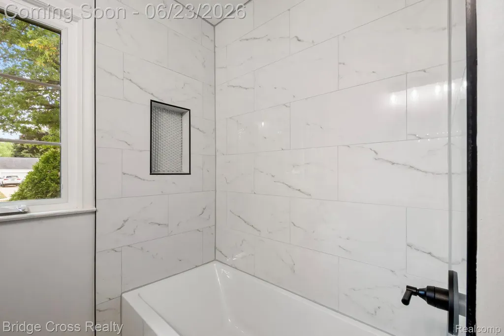 2614 Essex Street Royal Oak City MI 48073