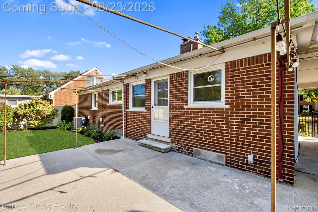 2614 Essex Street Royal Oak City MI 48073
