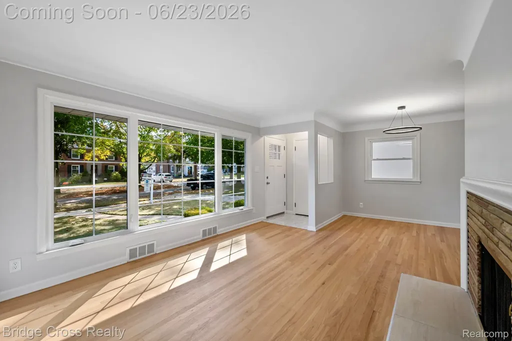 2614 Essex Street Royal Oak City MI 48073