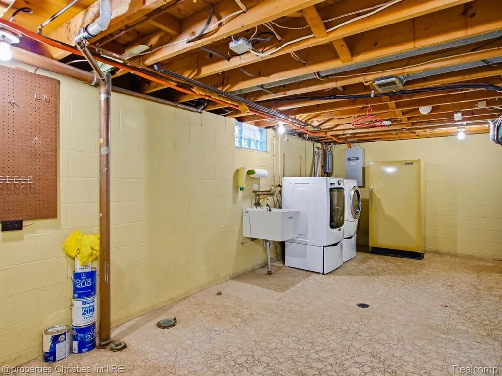 3541 Shenandoah Avenue Port Huron City MI 48060