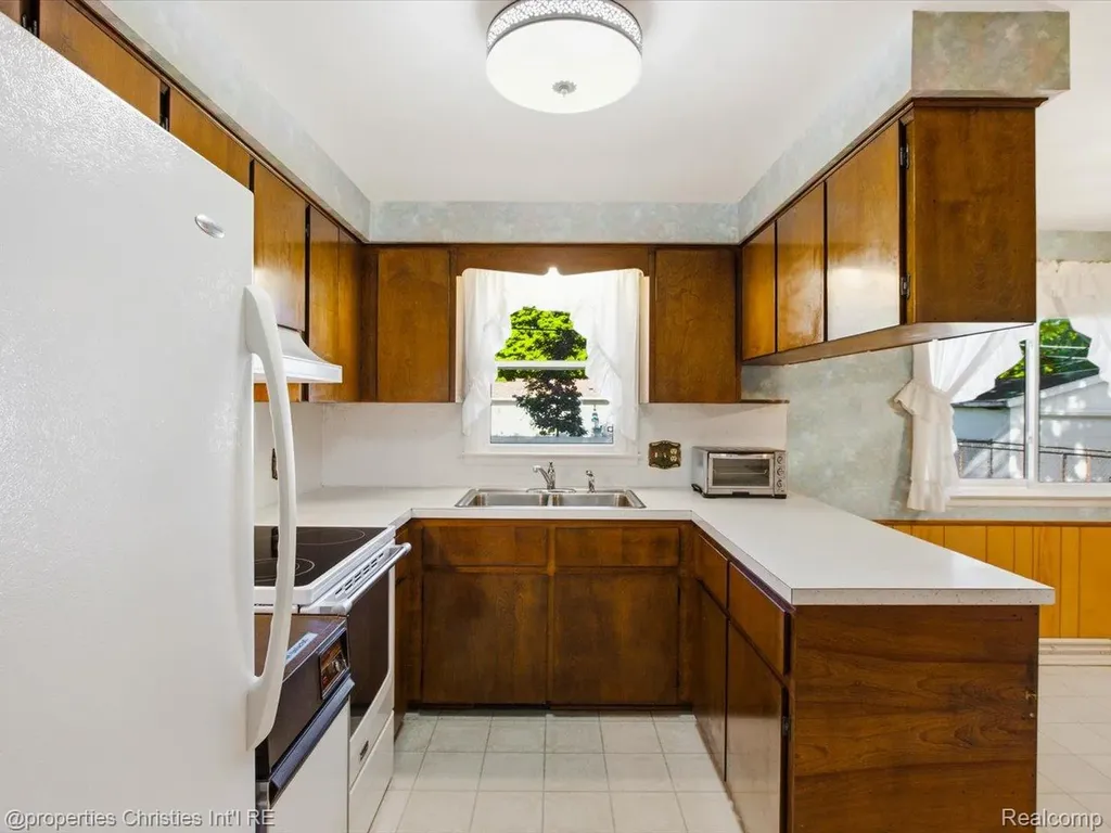 3541 Shenandoah Avenue Port Huron City MI 48060