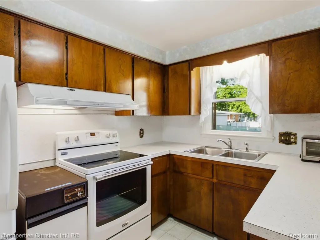 3541 Shenandoah Avenue Port Huron City MI 48060