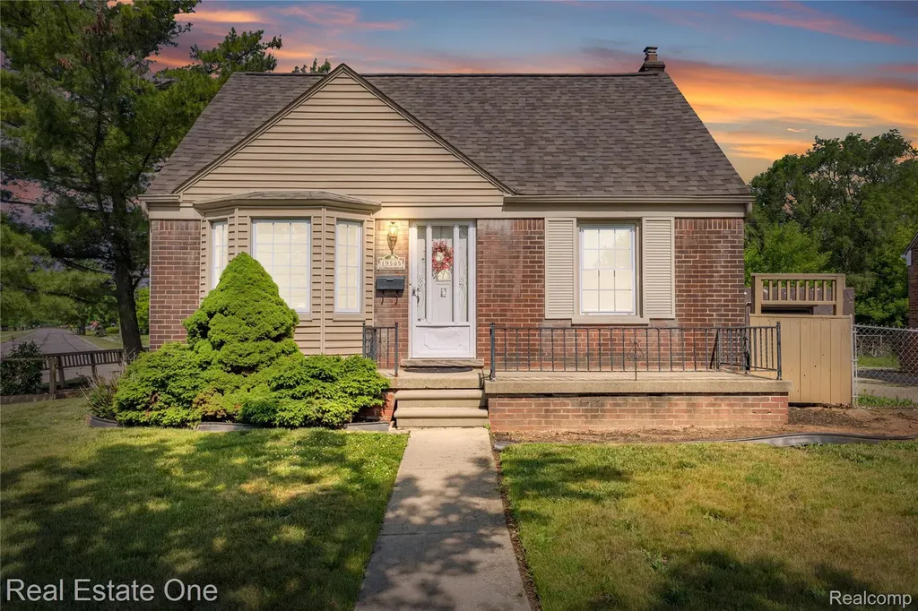 19505 Kelly Road Harper Woods City MI 48225