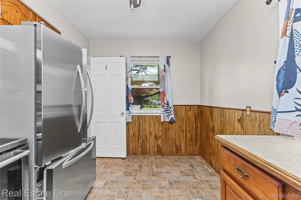 19505 Kelly Road Harper Woods City MI 48225