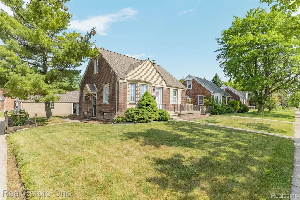 19505 Kelly Road Harper Woods City MI 48225