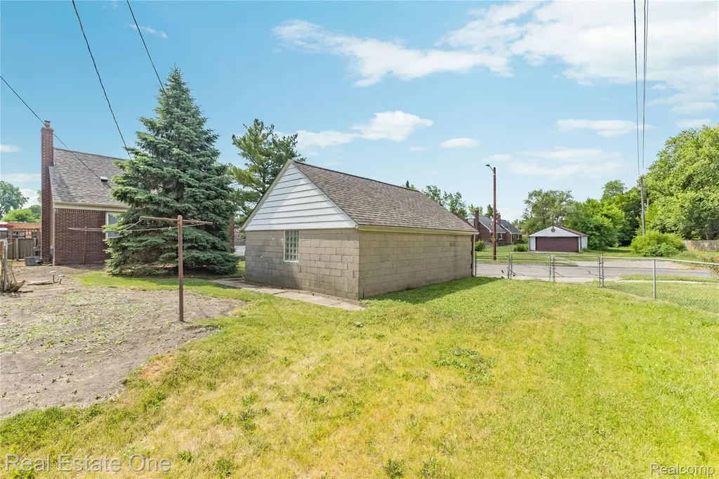 19505 Kelly Road Harper Woods City MI 48225