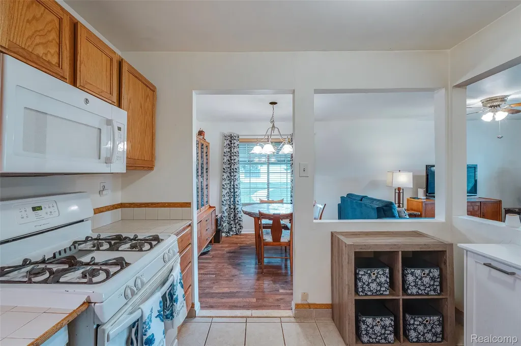40815 Newport Drive Plymouth Charter Township MI 48170