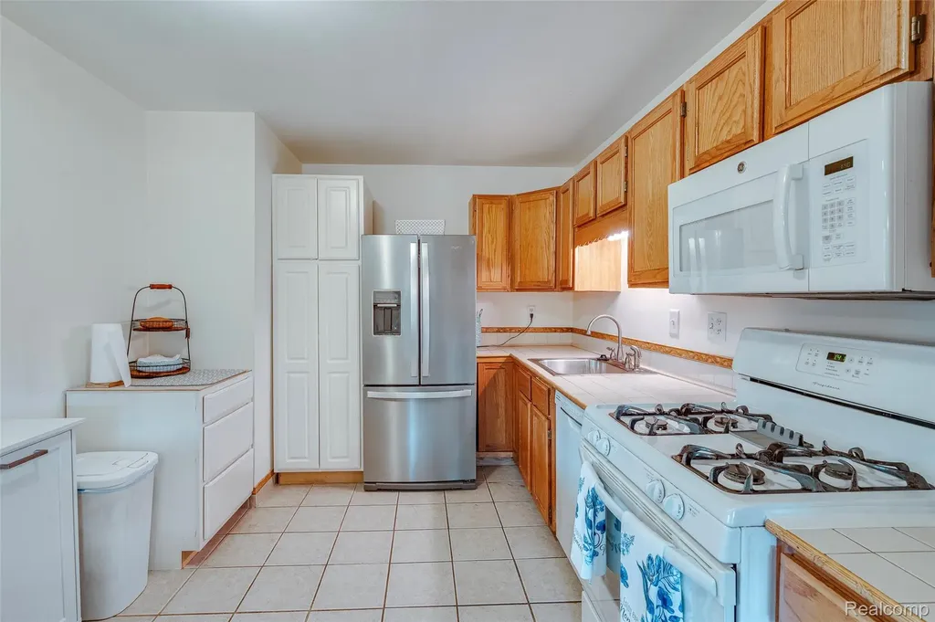 40815 Newport Drive Plymouth Charter Township MI 48170