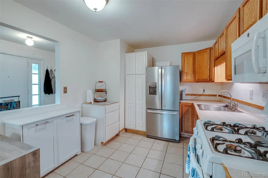 40815 Newport Drive Plymouth Charter Township MI 48170