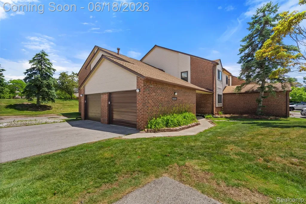 6680 Ridgefield Circle West Bloomfield Charter Township MI 48322