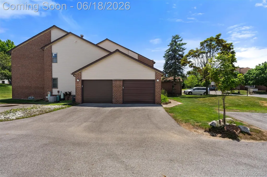 6680 Ridgefield Circle West Bloomfield Charter Township MI 48322