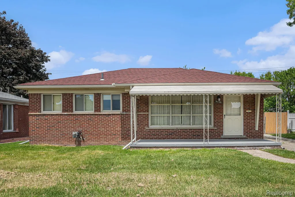 5239 East 13 Mile Road Warren City MI 48092