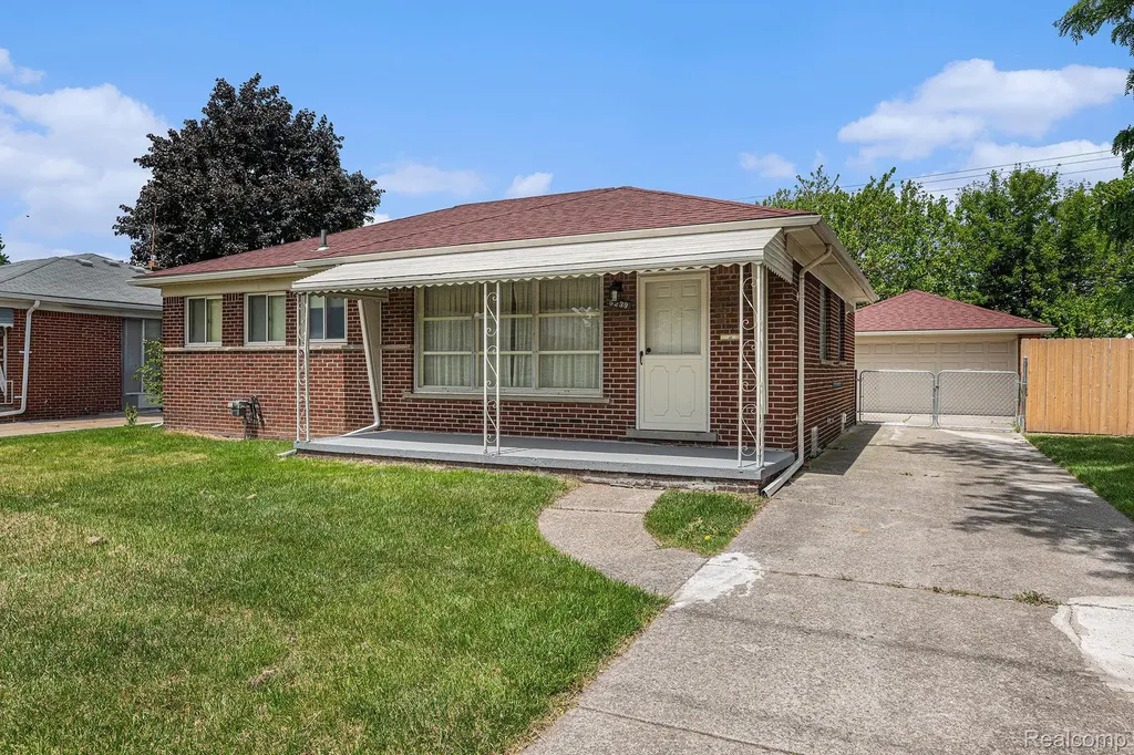 5239 East 13 Mile Road Warren City MI 48092