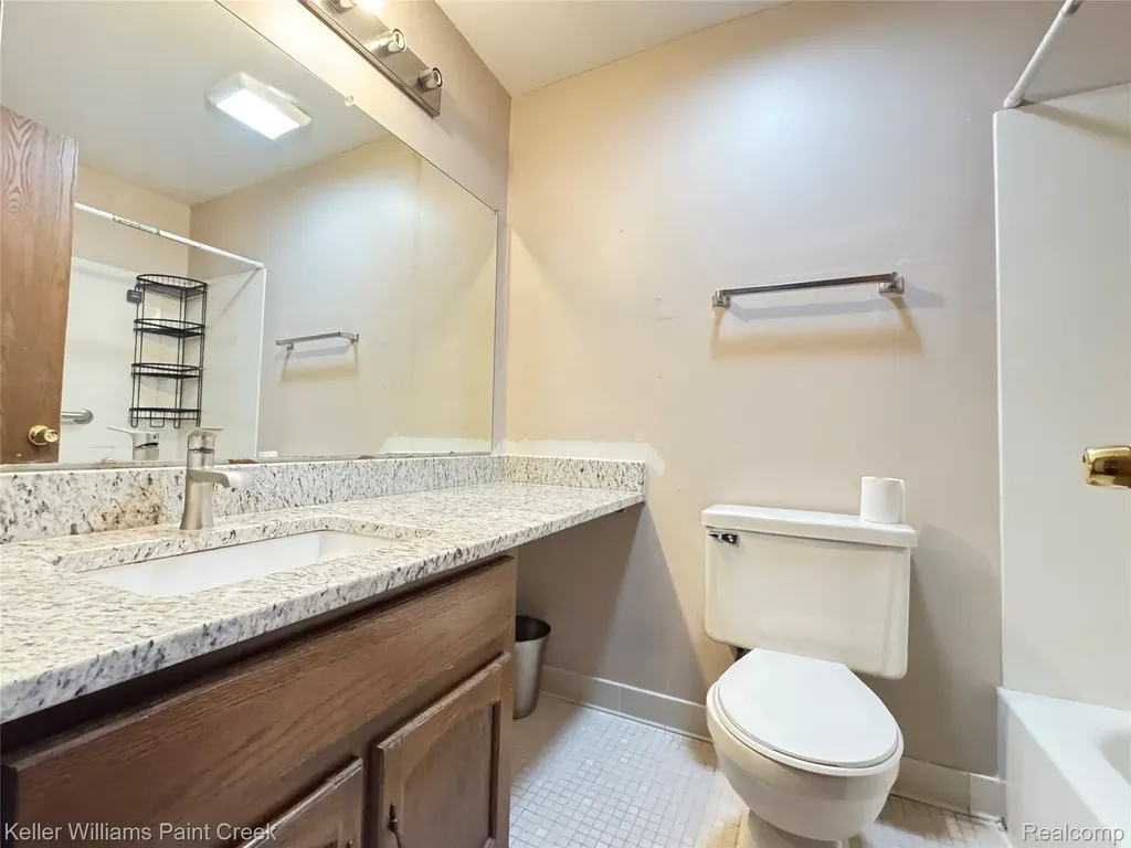 2036 Roman Court Warren City MI 48092