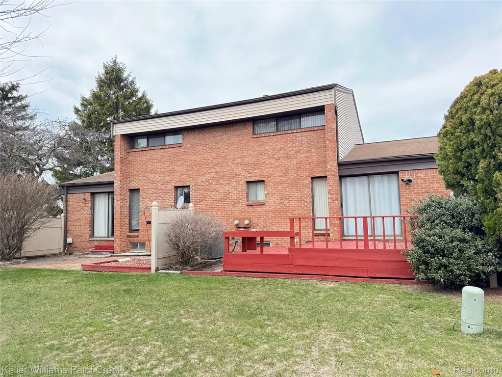 2036 Roman Court Warren City MI 48092