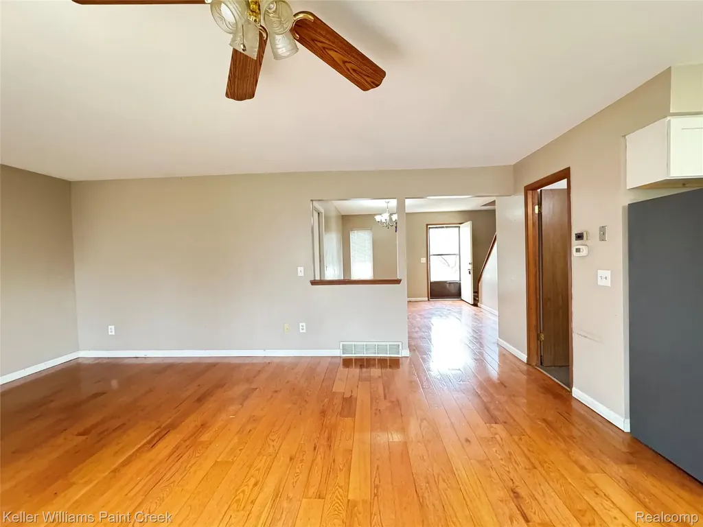2036 Roman Court Warren City MI 48092