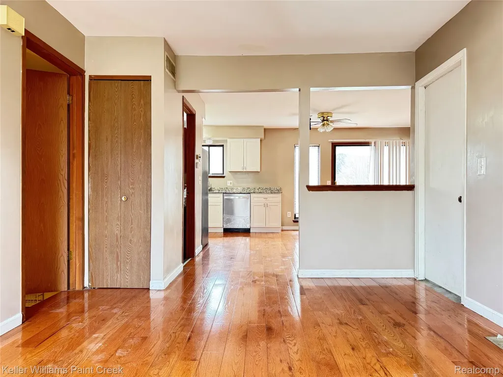 2036 Roman Court Warren City MI 48092