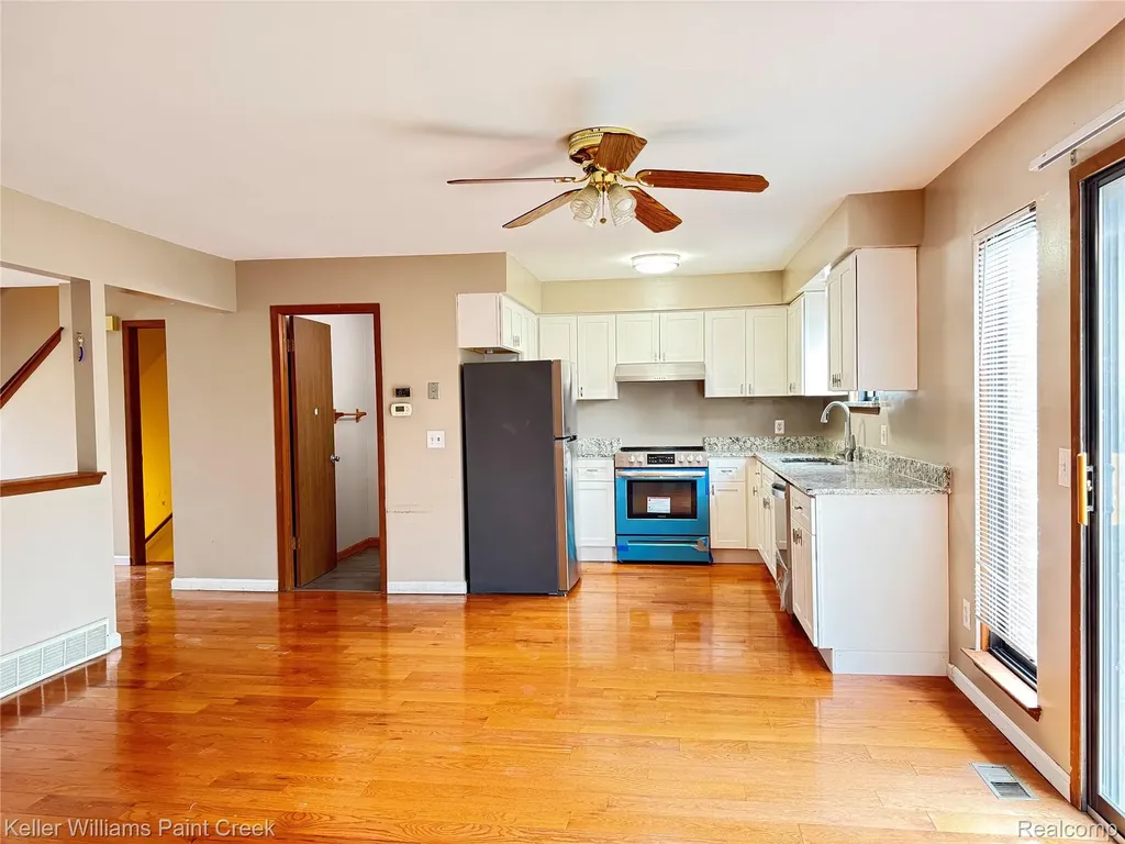 2036 Roman Court Warren City MI 48092