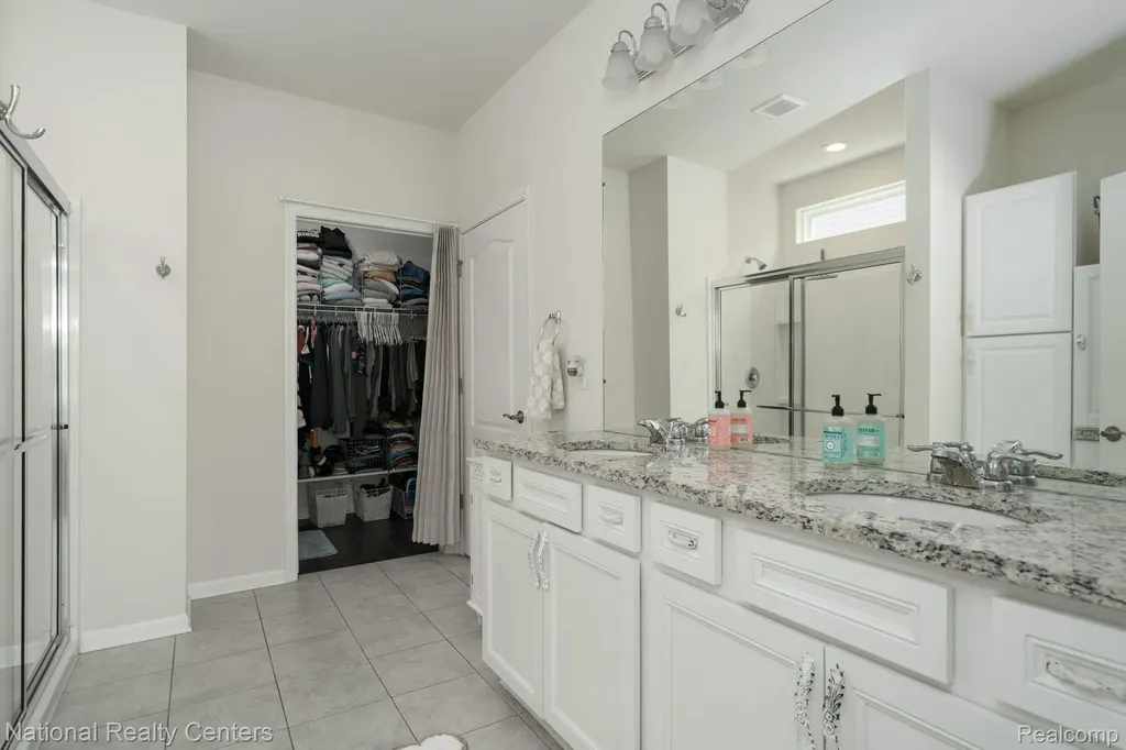 1233 Lark Orion Charter Township MI 48360
