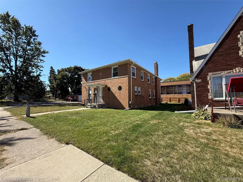 1114 1st Street Wyandotte City MI 48192