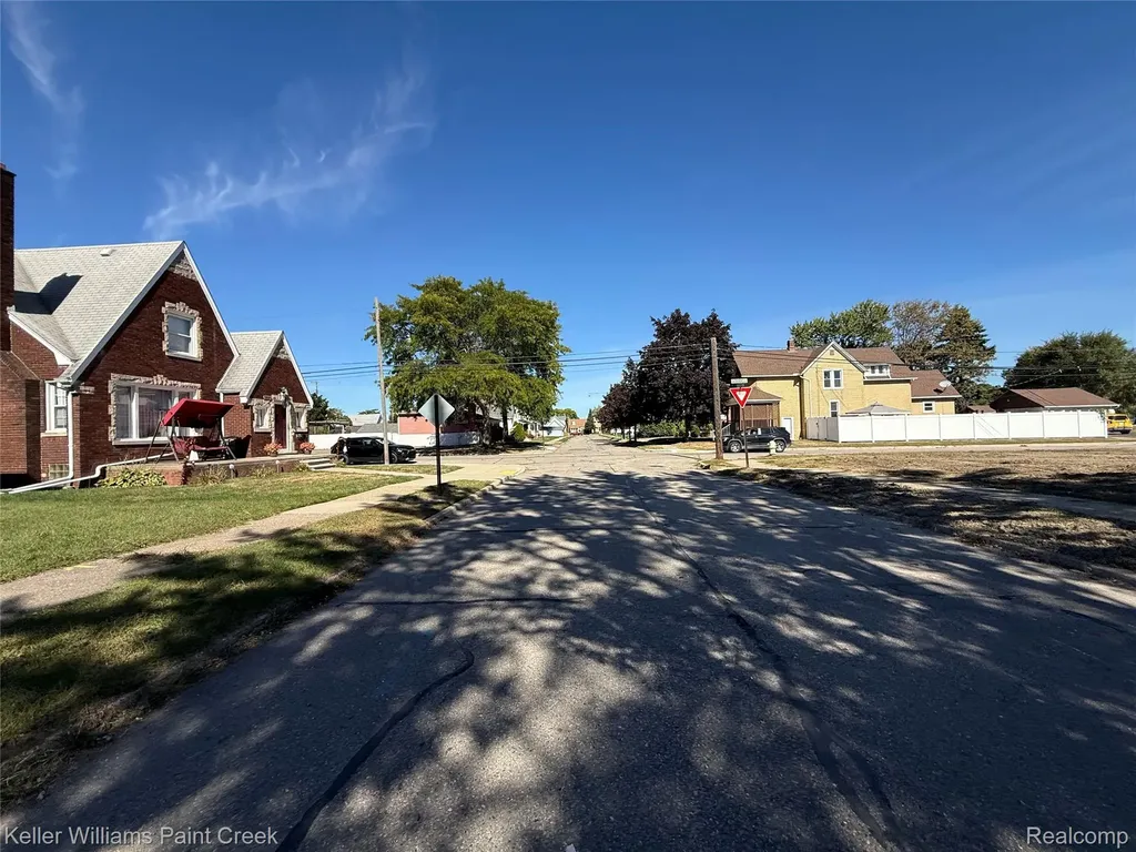 1114 1st Street Wyandotte City MI 48192