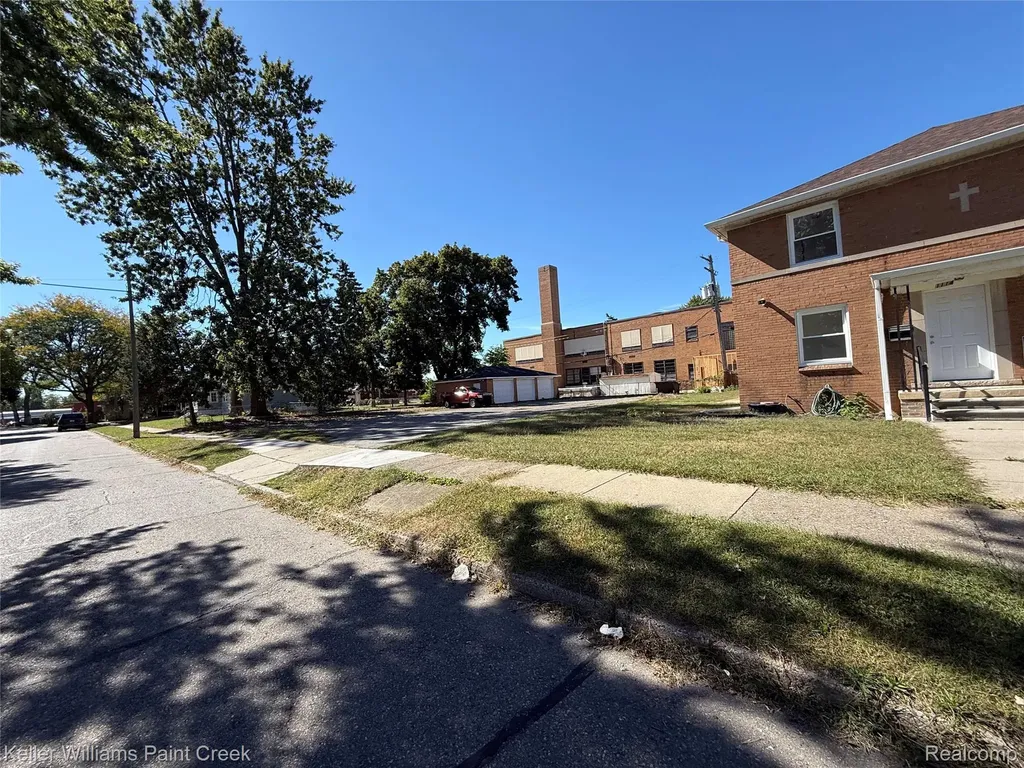 1114 1st Street Wyandotte City MI 48192