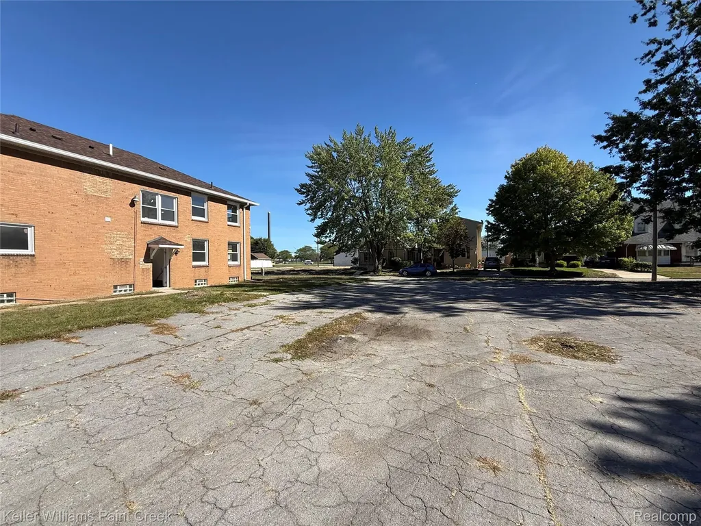 1114 1st Street Wyandotte City MI 48192