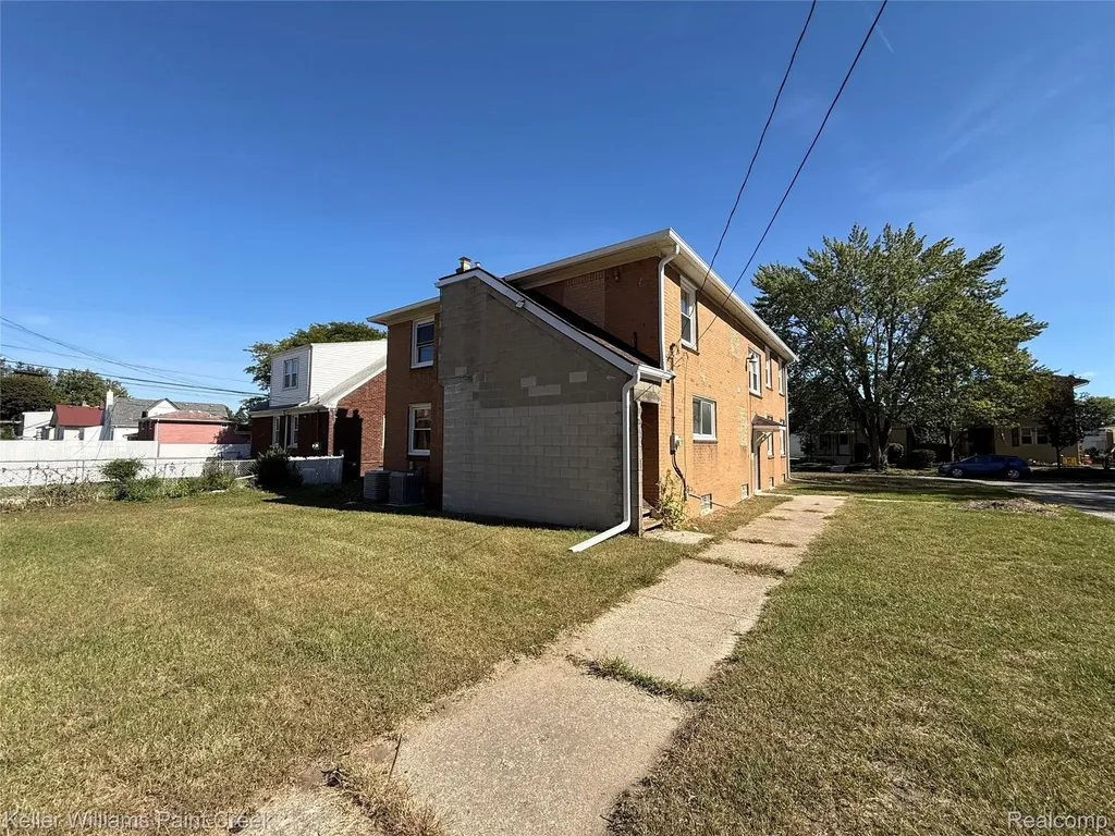 1114 1st Street Wyandotte City MI 48192