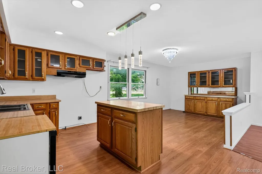 48050 Hull Road Van Buren Charter Township MI 48111