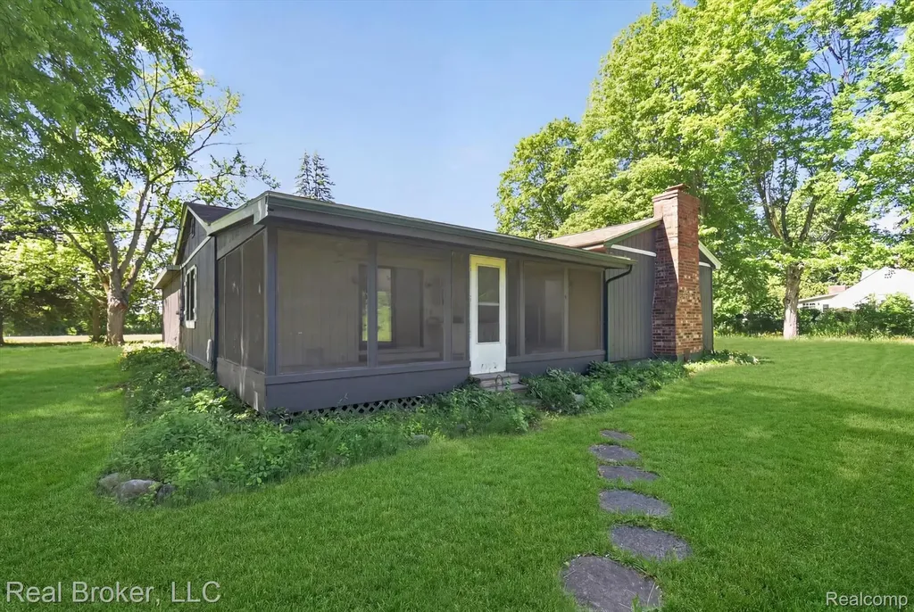 48050 Hull Road Van Buren Charter Township MI 48111