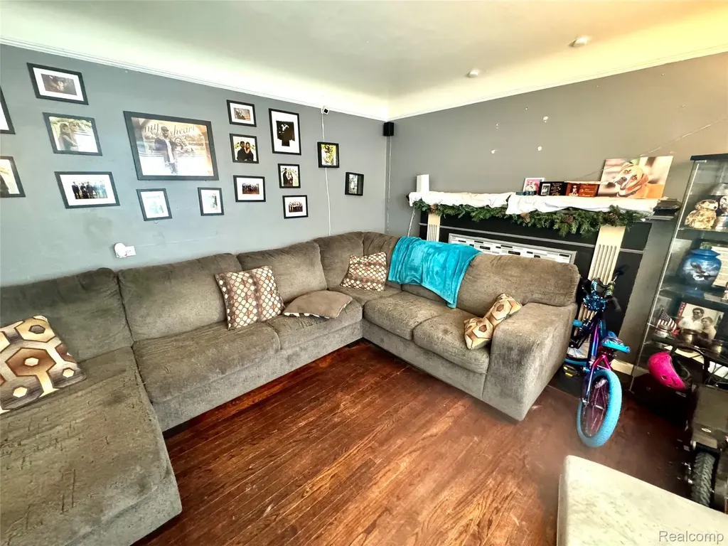 15153 Dasher Avenue Allen Park City MI 48101
