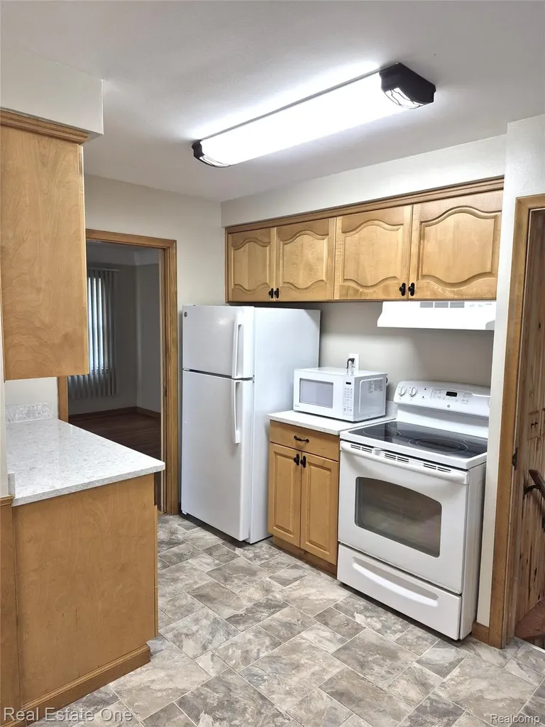 13688 Commonwealth Street Southgate City MI 48195