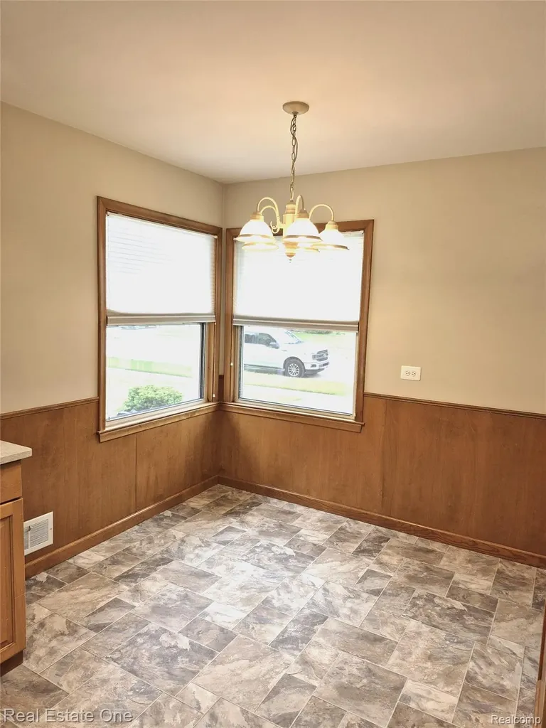 13688 Commonwealth Street Southgate City MI 48195