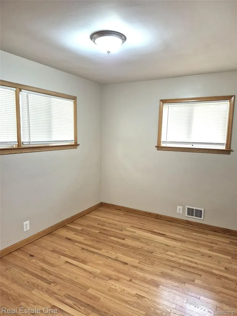 13688 Commonwealth Street Southgate City MI 48195