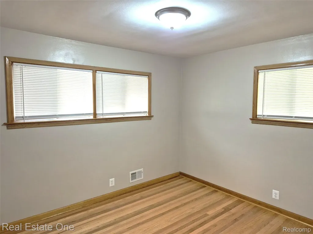 13688 Commonwealth Street Southgate City MI 48195