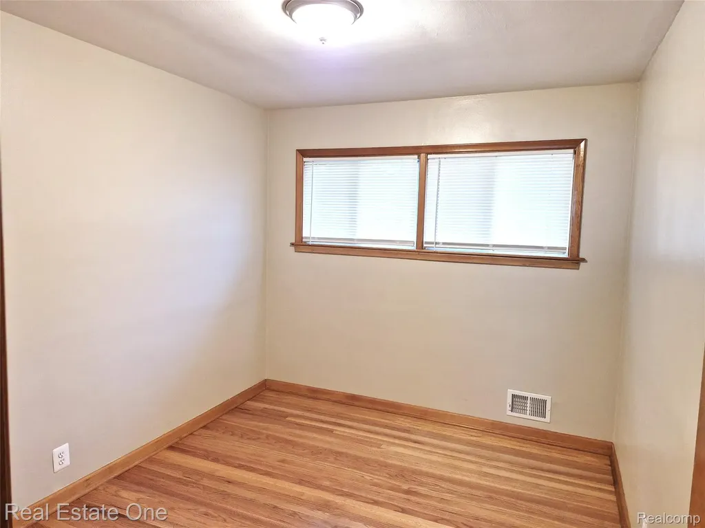 13688 Commonwealth Street Southgate City MI 48195