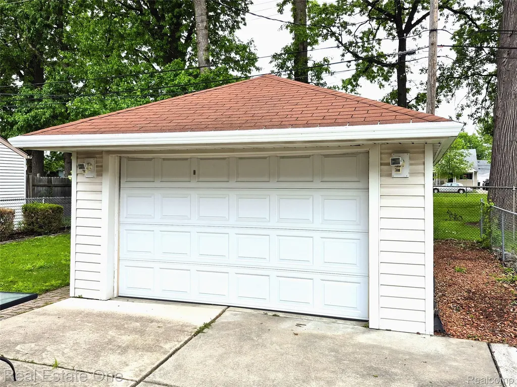 13688 Commonwealth Street Southgate City MI 48195