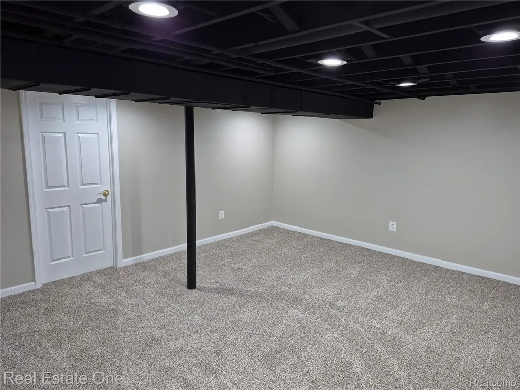 13688 Commonwealth Street Southgate City MI 48195
